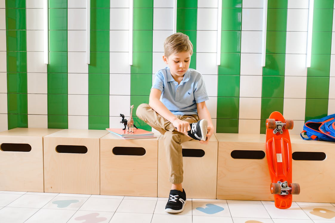 Essential Boys’ School Pants: From Easy-Care to All-Day Wear
