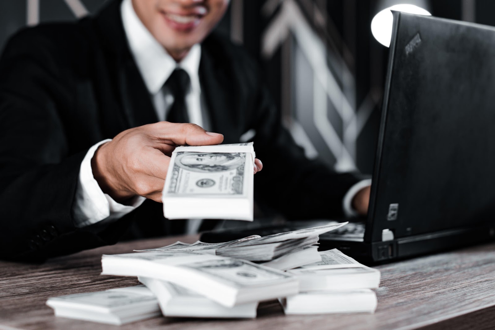 Top Benefits of Working with Cash Home Buyers