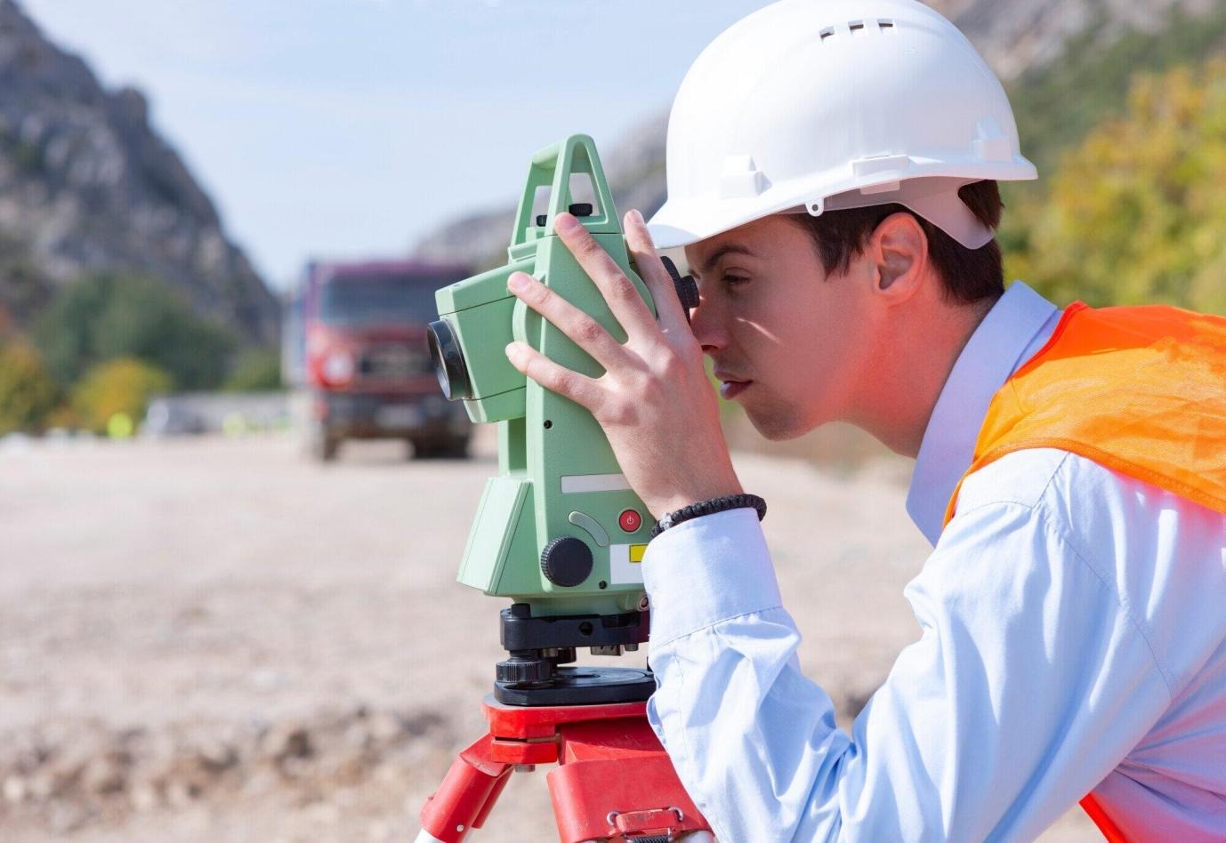 4 Ways Advanced Surveying Tools Improve Team Communication