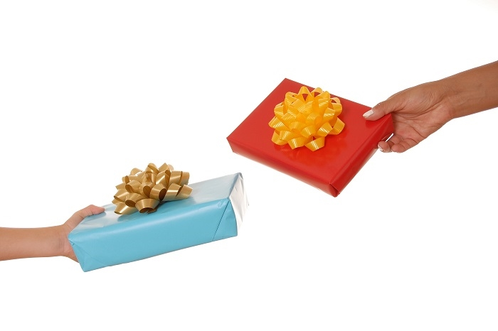 40 Thoughtful and Unique Gift Exchange Ideas for Holidays