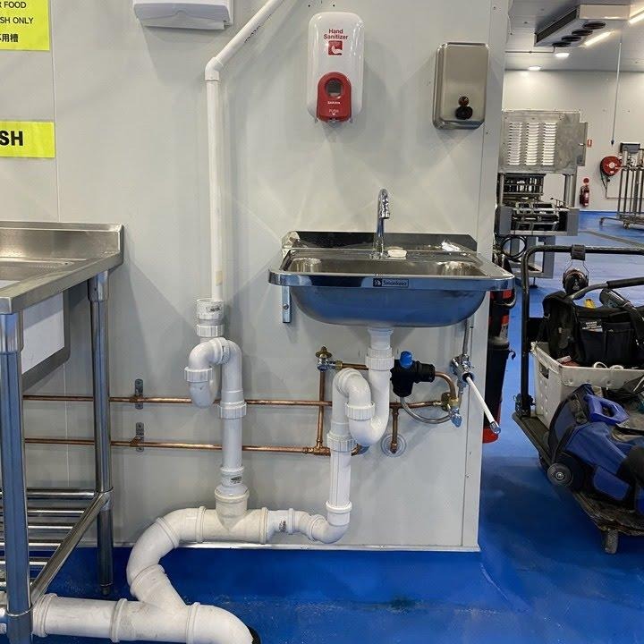 7 Critical Signs Your Industrial Plumbing System Needs Immediate Attention