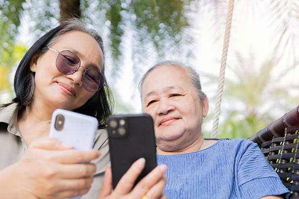 A Gentle Guide to Starting Conversations With Old Friends