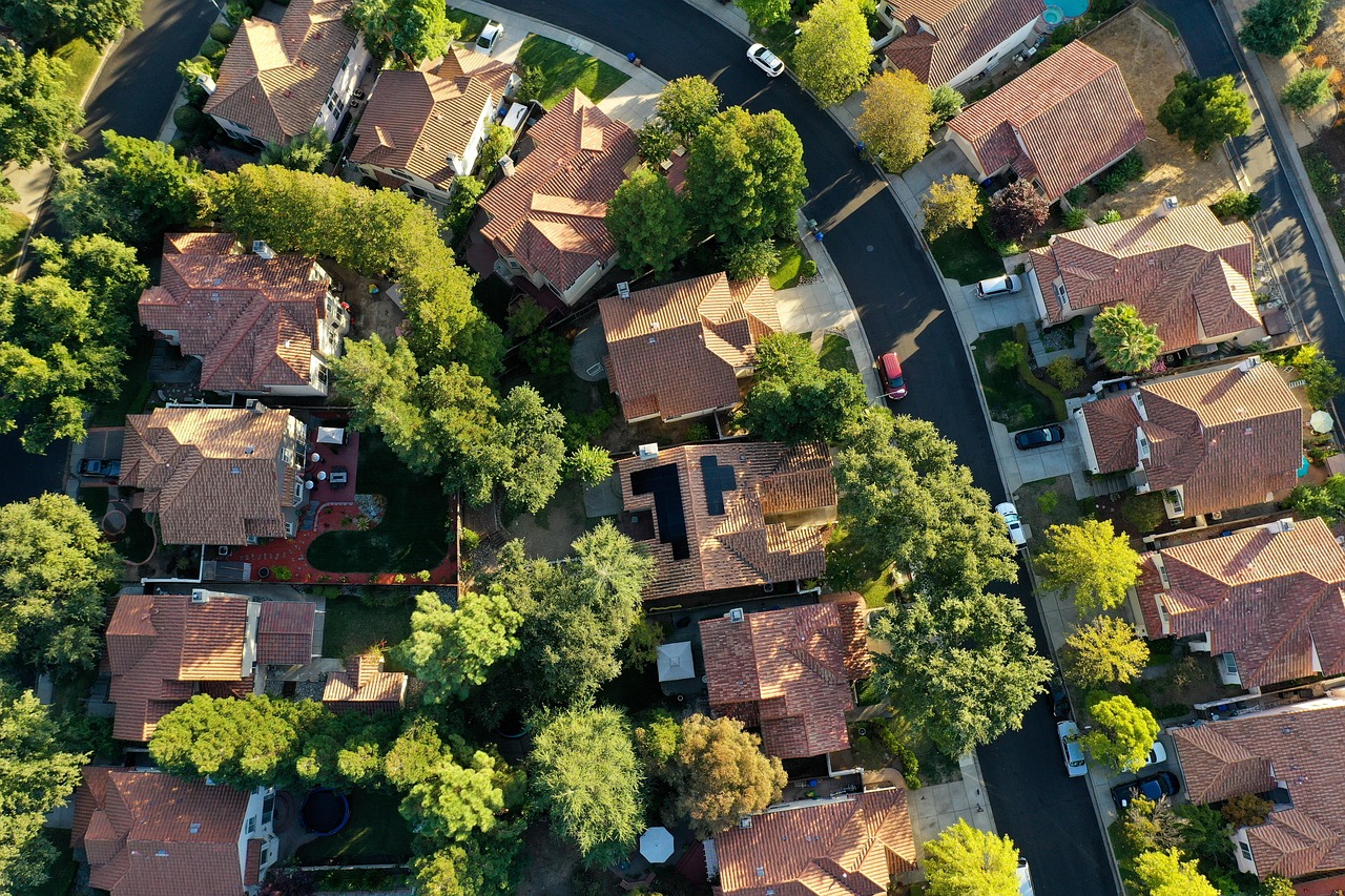 Commercial vs. Residential Real Estate: Which Is Better for You?