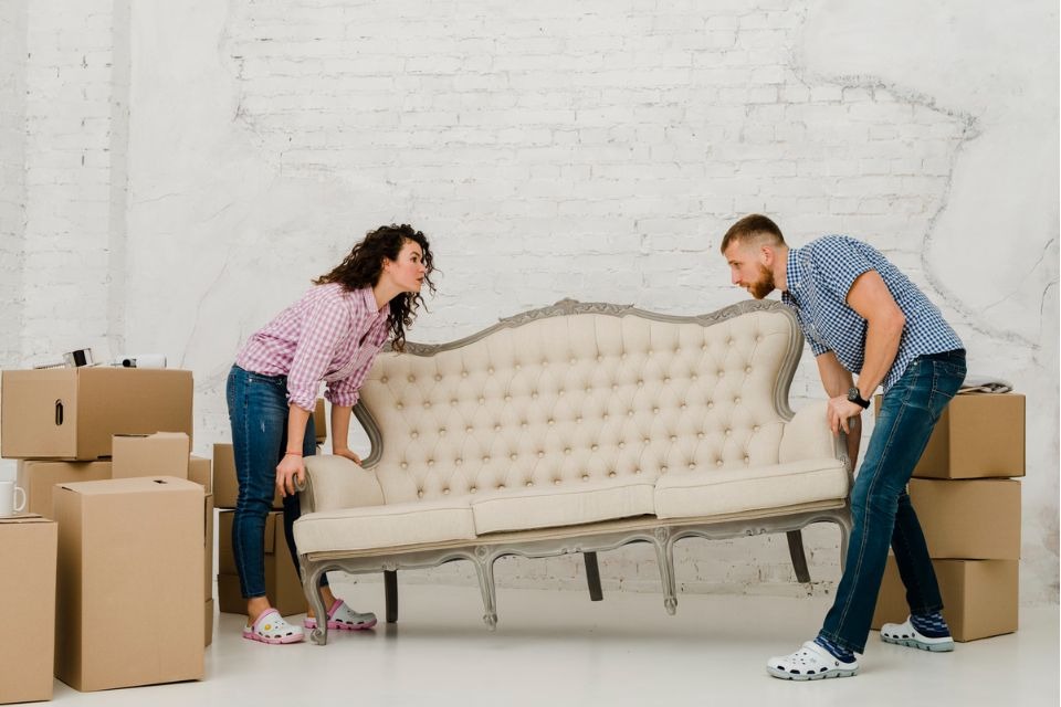 Cross-Country Moving With Style: Furniture, Layouts, & Decor That Survive The Journey