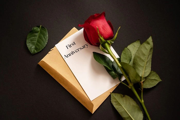 40+ First Anniversary Gift Ideas To Celebrate Shared Love