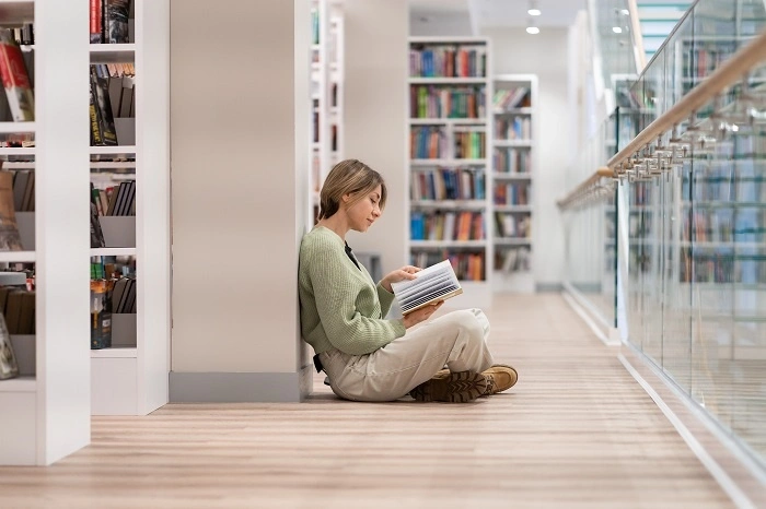 40+ Gift Ideas for Readers to Enhance Their Reading Venture