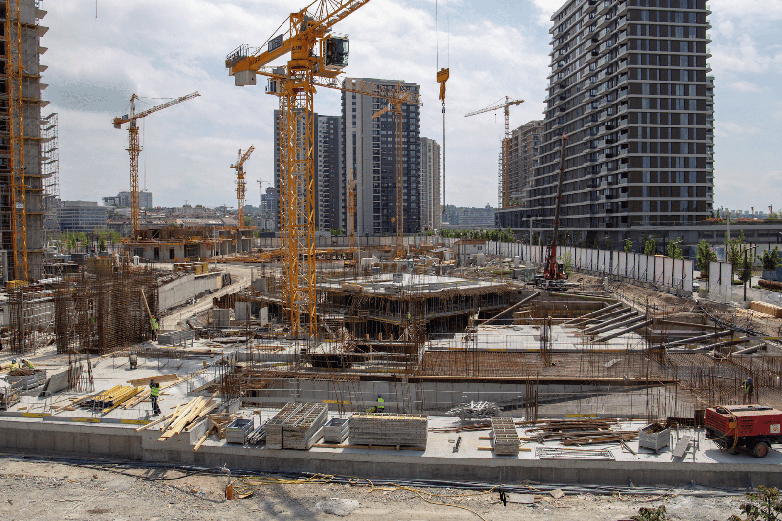 How Contractors in Miami Build Homes to Withstand Humidity and Heat
