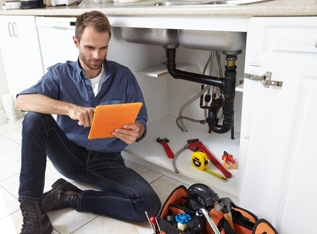 How Plumbers Can Compete with Large Service Companies Online
