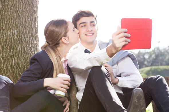 How to Finally Get Better Results from Your Dating Profile Photos