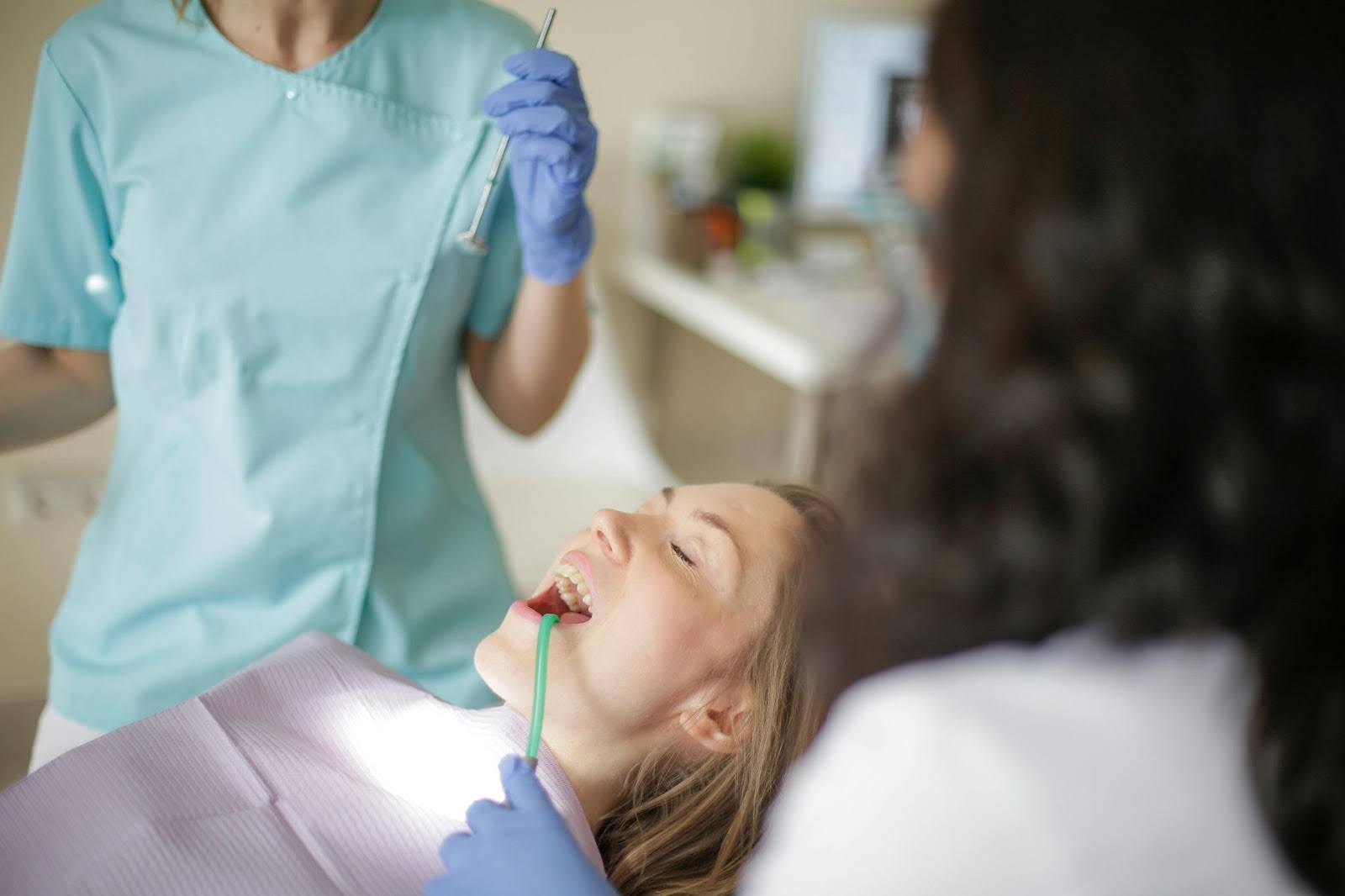 How to Identify and Treat Common Dental Problems Early