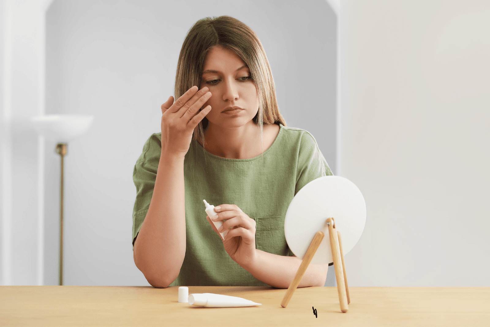 How to Remove Dark Circles Naturally with Castor Oil