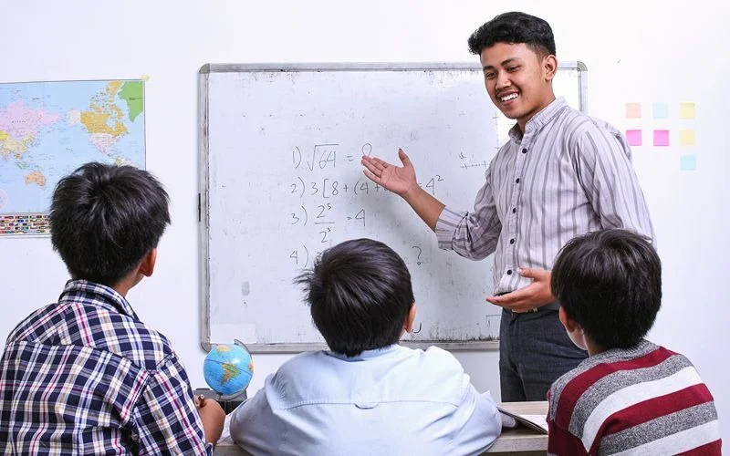 Is Group or Individual H2 Economics Tuition More Effective for Your Child?