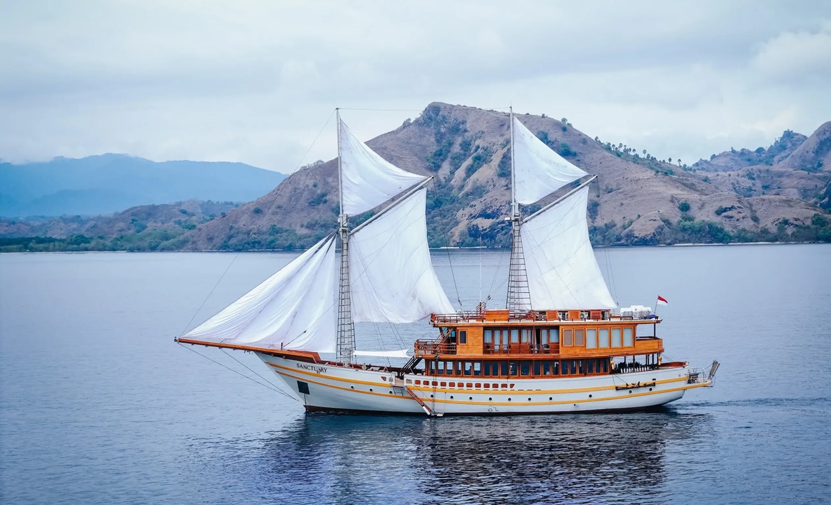 Komodo Island Tour: Traveling to Komodo National Park