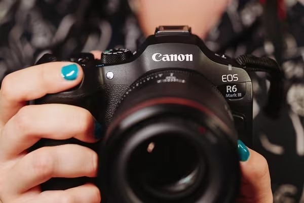 Mastering Visual Storytelling: A Professional Guide to Canon Cameras and Video Cameras
