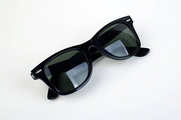 Mirrored vs. Polarized Sunglasses: Which Is Better for Skiing and Snowboarding?