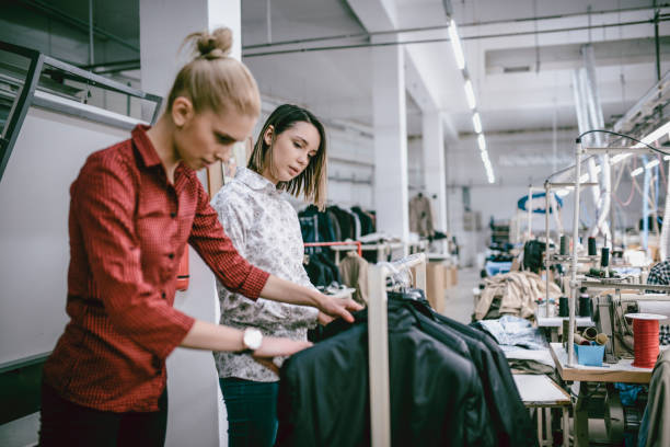 Streetwear Manufacturer vs. Garment Factory: What’s the Difference?