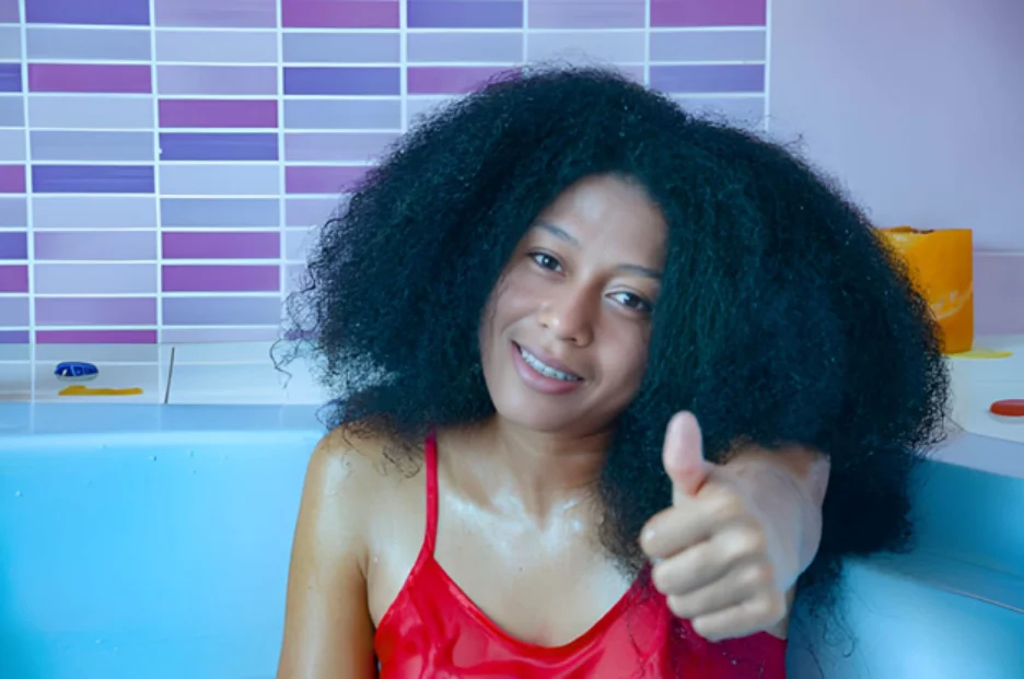 The Off-Duty Model Blowout: Kinky-Straight Bundle Looks for Brunch, Date Night & Street-Style Photos