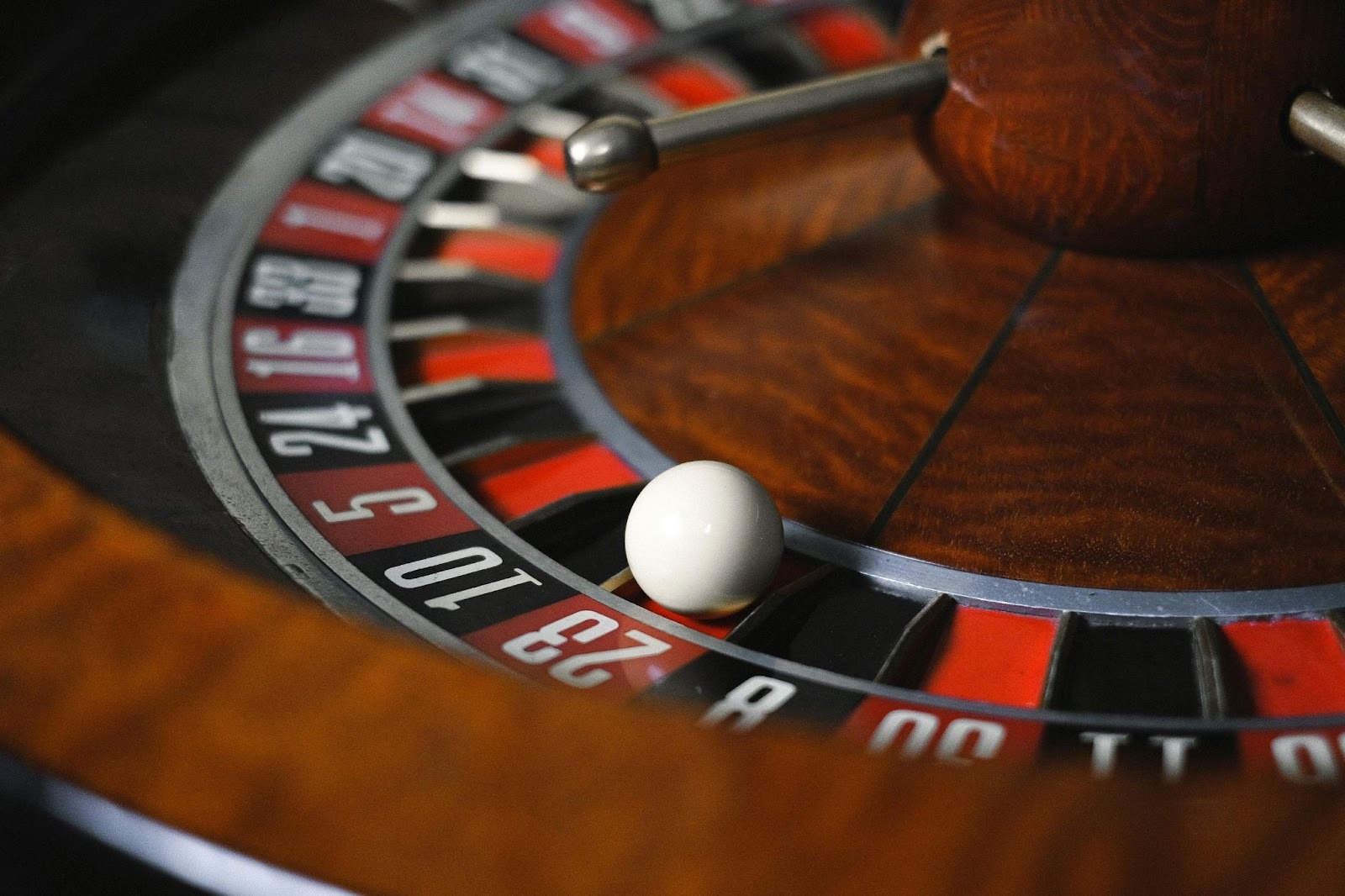 Tips for Managing Your Bankroll While Playing Online Casino Games