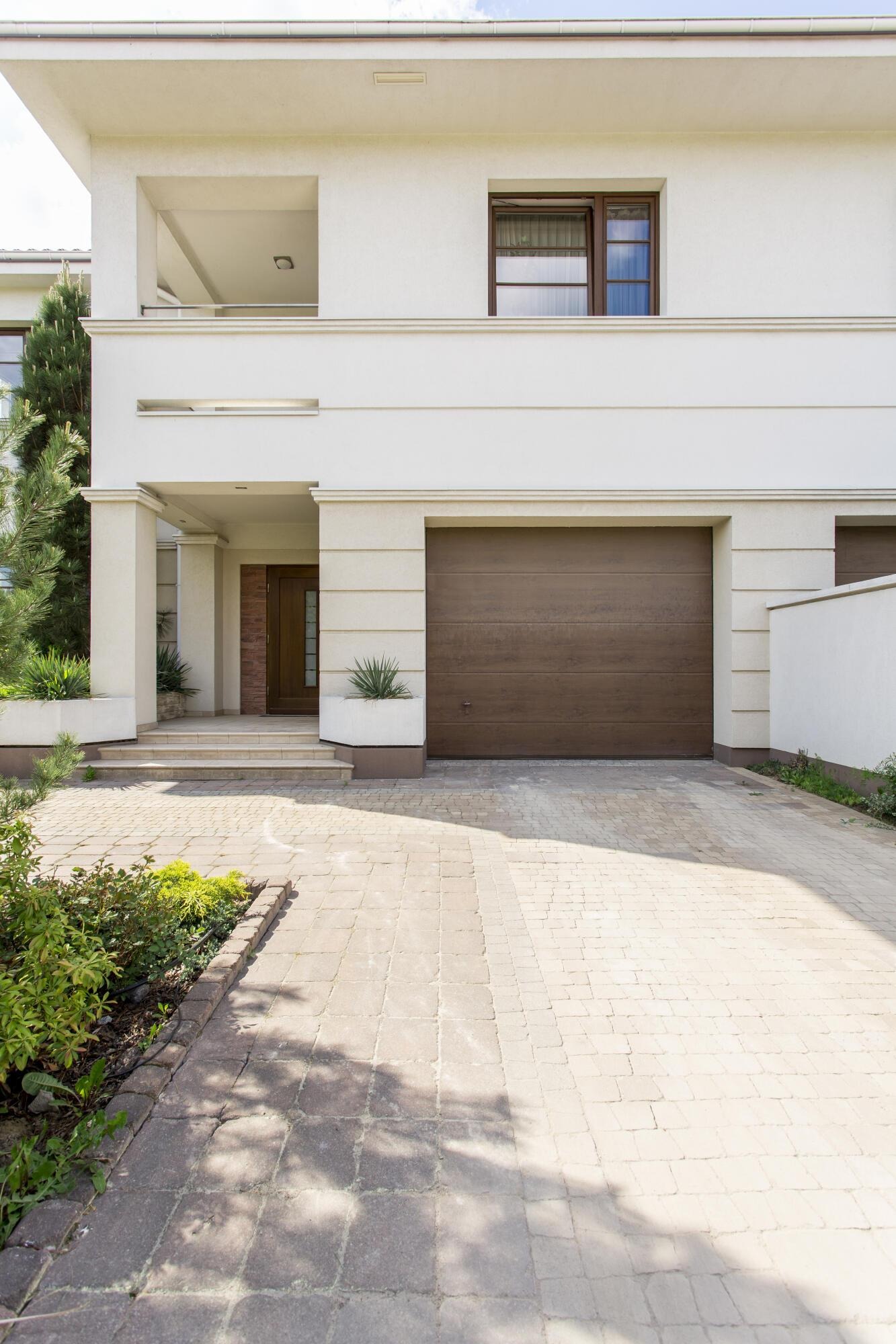 Top Signs Your Garage Door Needs Professional Repair