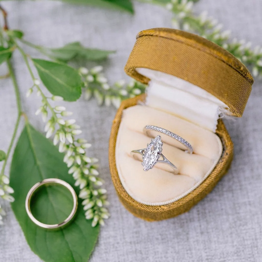 What Are the Best Ring Metals and Diamond Sizes for a Modern Engagement Ring?