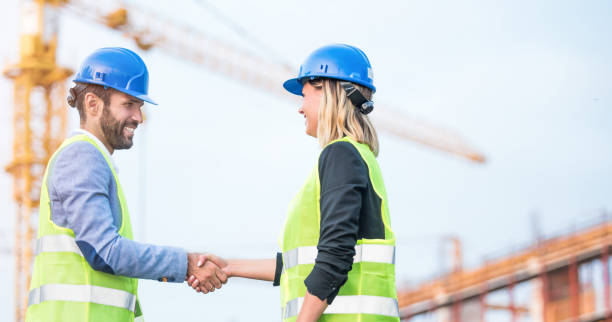 What's Better: Hiring an Outdoor Living Contractor or Using a Handyman?