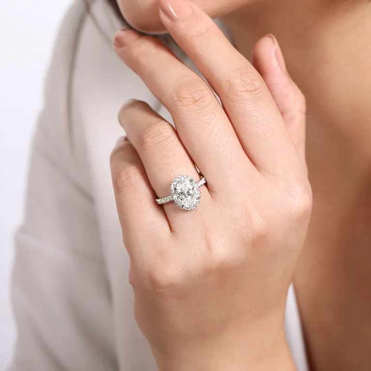 Why Halo Engagement Rings Make Diamonds Look Bigger