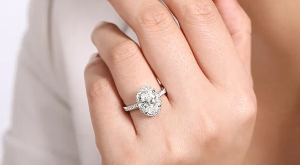 Why Halo Engagement Rings Make Diamonds Look Bigger