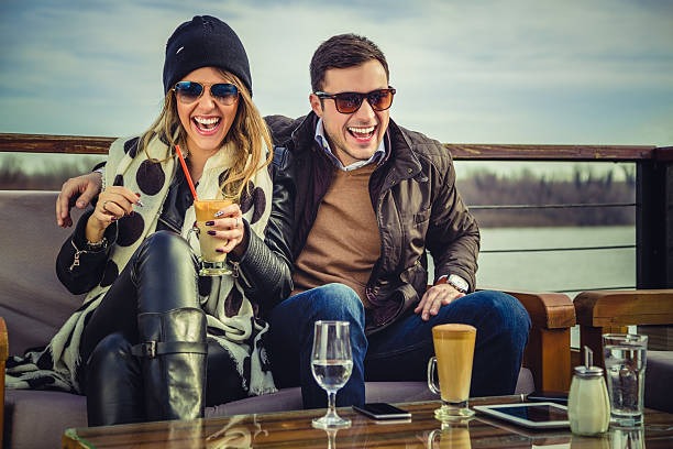 Witty Icebreakers: What Things to Say Before a Casual Date